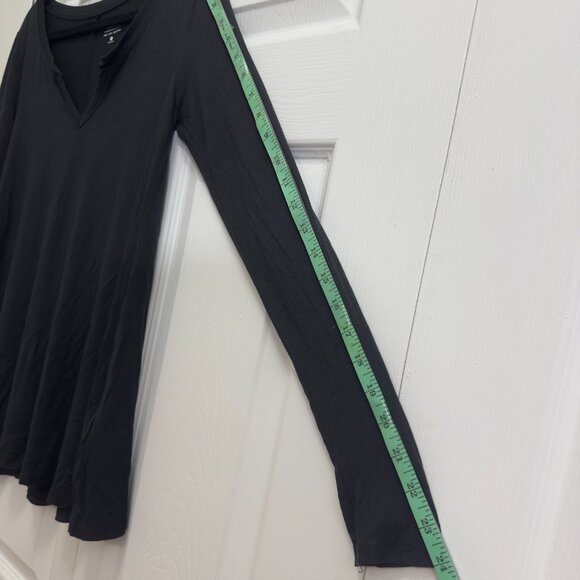 HOLLISTER LADY'S BLACK LONG SLEEE BLOUSE (S) - Picture 6 of 14